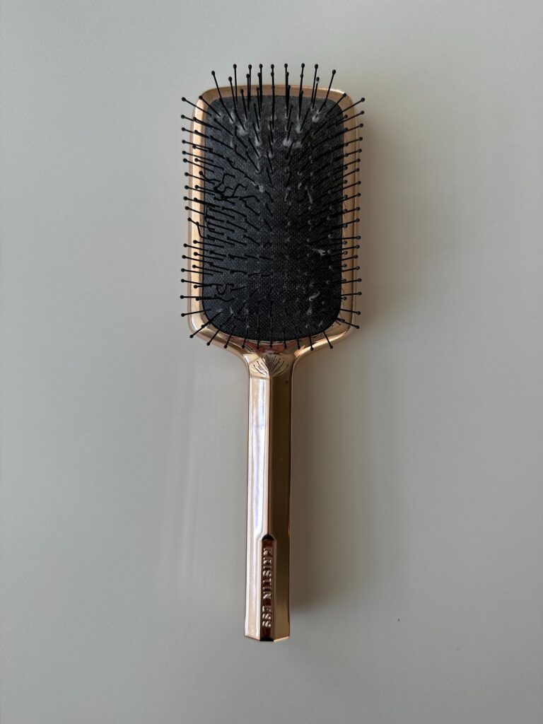 scalp-psoriasis-care-routine-paddle-brush