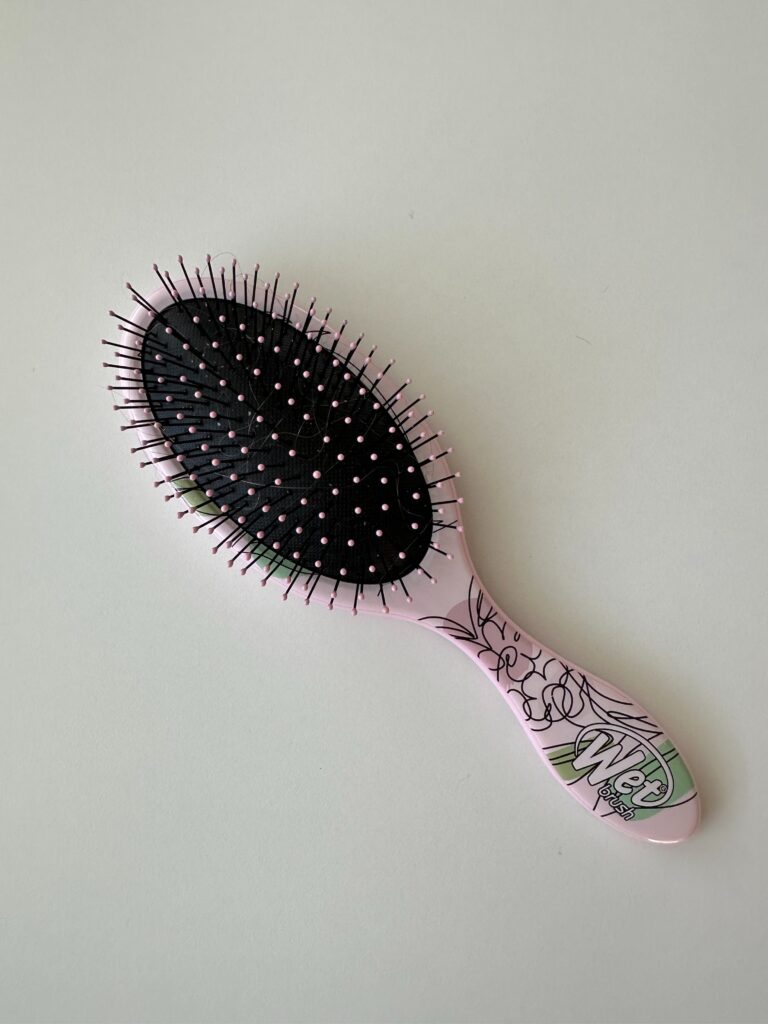 scalp-psoriasis-care-routine-wet-brush